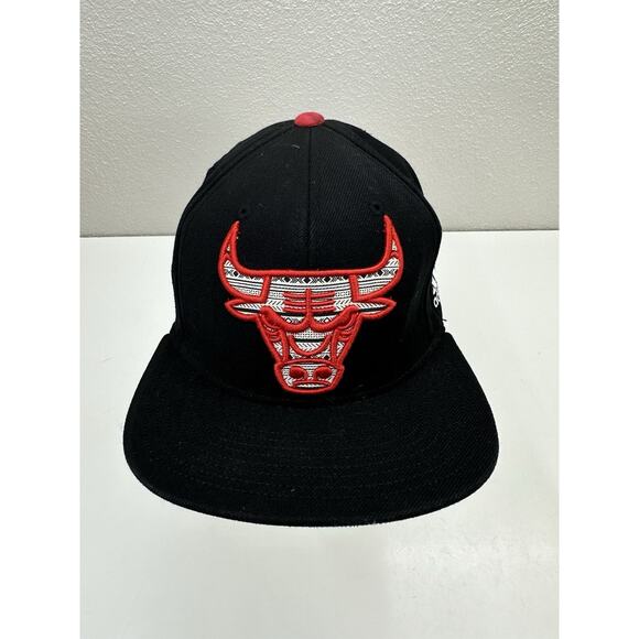 Adidas NBA Chicago Bulls Hat Black Embroidered Logo Aztec Flat Brim Adjustable - Picture 1 of 11